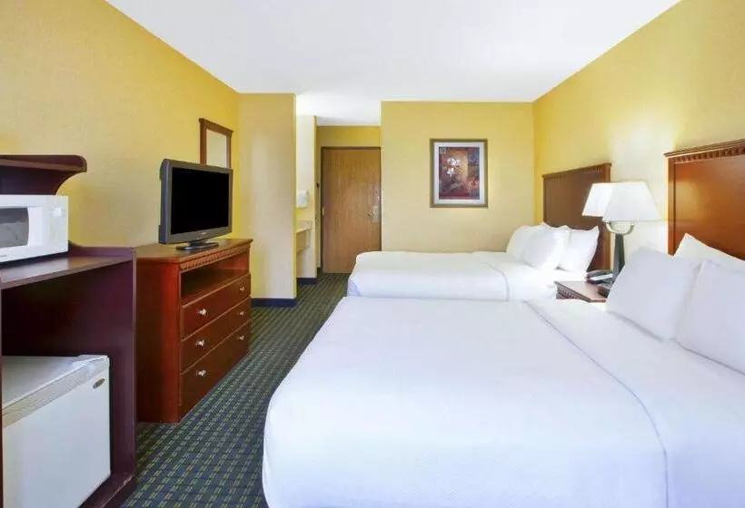 ２ダブルベッドのスタンダードルーム, Quality Inn Marshall Near I69