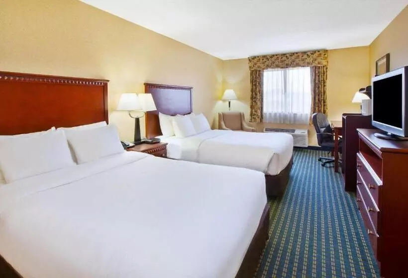 ２ダブルベッドのスタンダードルーム, Quality Inn Marshall Near I69