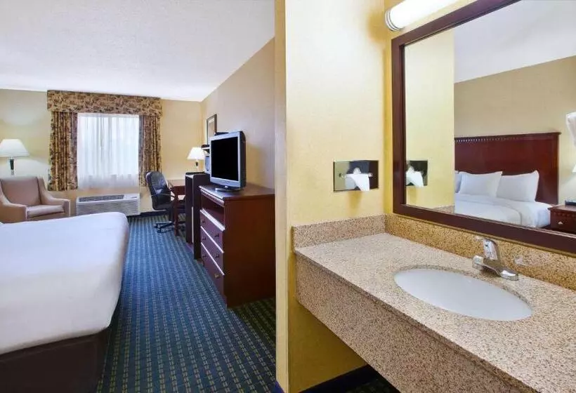キングサイズベッドのスタンダードルーム, Quality Inn Marshall Near I69