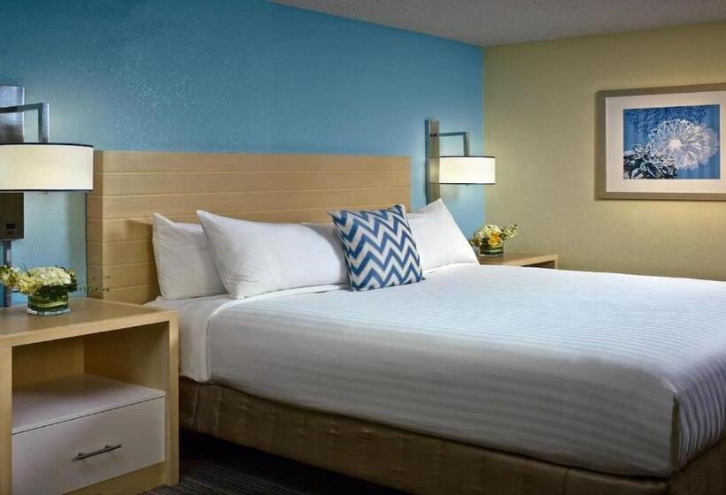 Люкс Кровать Кинг, Staybridge Suites Burlington   Boston, An Ihg