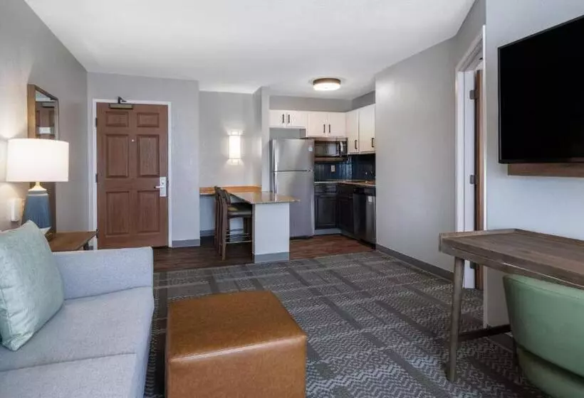 キングサイズベッドのスイートルーム, Staybridge Suites Columbus Dublin, An Ihg