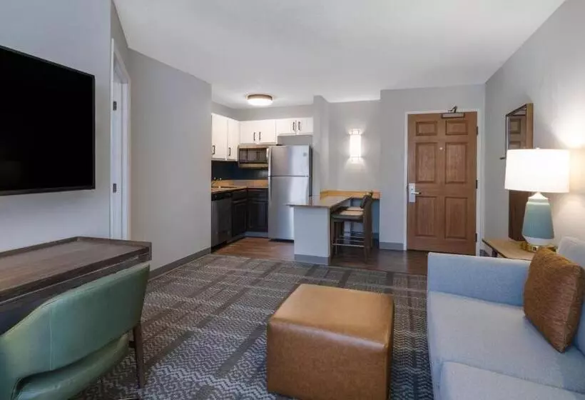 キングサイズベッドのスイートルーム, Staybridge Suites Columbus Dublin, An Ihg