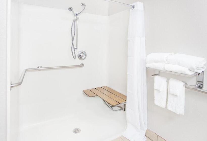 身障者適用クイーンサイズベッドルーム, Microtel Inn And Suites By Wyndham Appleton