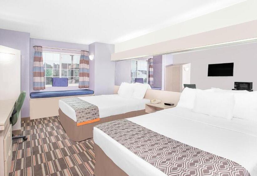 身障者適用クイーンサイズベッドルーム, Microtel Inn And Suites By Wyndham Appleton