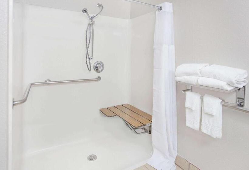 身障者適用クイーンサイズベッドルーム, Microtel Inn And Suites By Wyndham Appleton