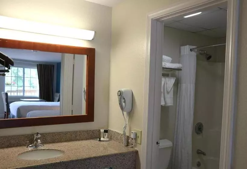 キングサイズベッドのスタンダードルーム, Sunbird Cape Cod Resort