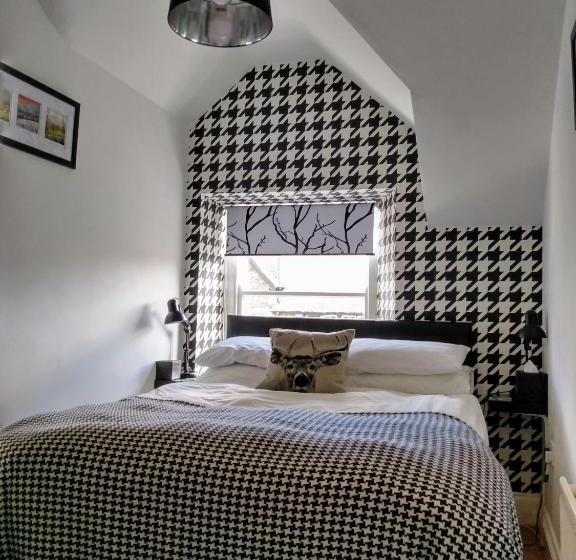 Economy Room, The Lakes B And B