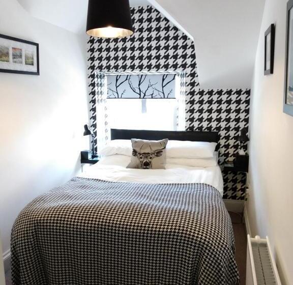 Economy Room, The Lakes B And B