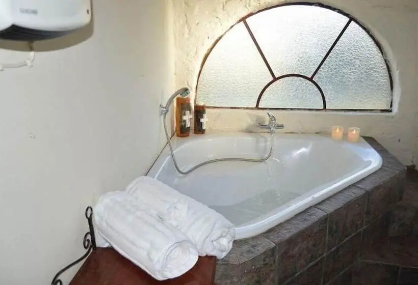 スタンダード４人部屋, Ladybrand Khaya Farm Lodge