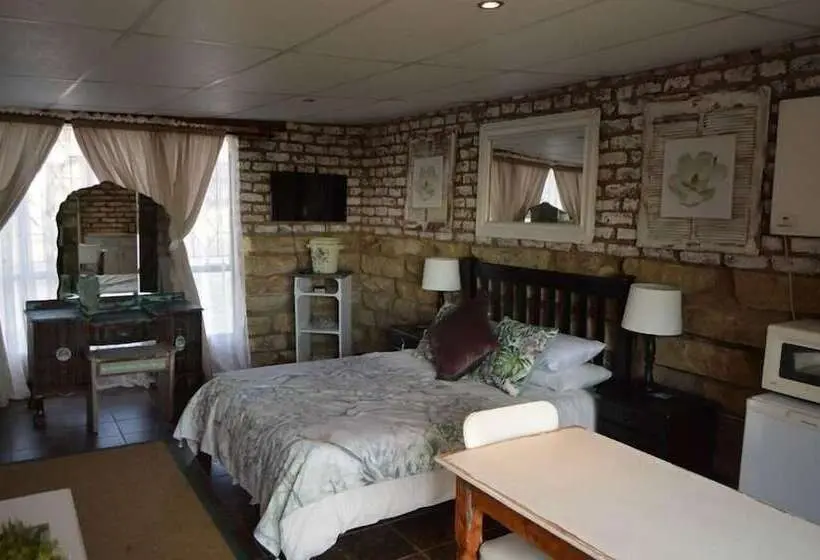 スタンダード４人部屋, Ladybrand Khaya Farm Lodge