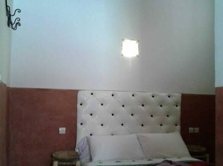 غرفة قياسية ثلاثية, Labyrinth Kasbah Dades