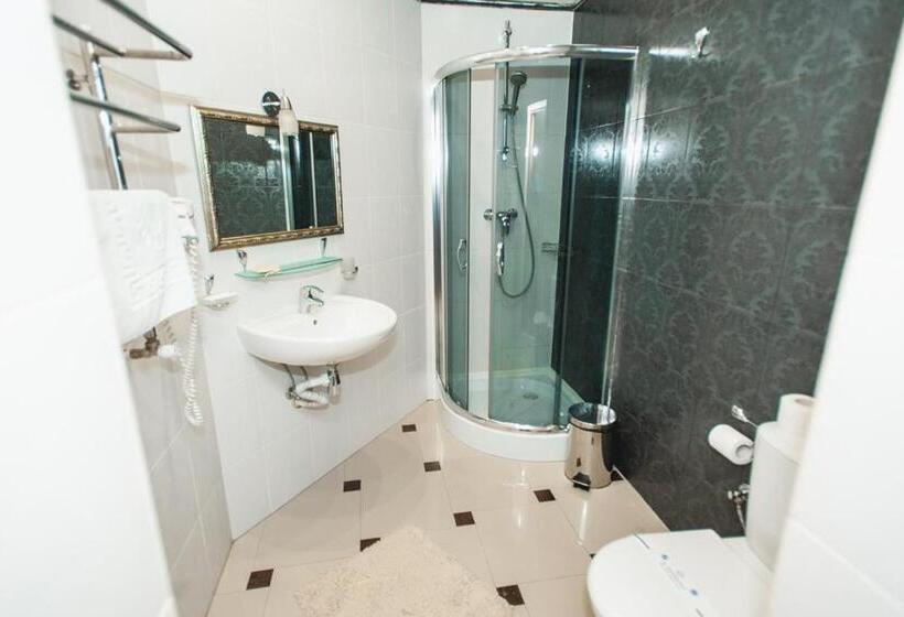 اتاق استاندارد سه نفره, Forest Hill Hotel & Spa