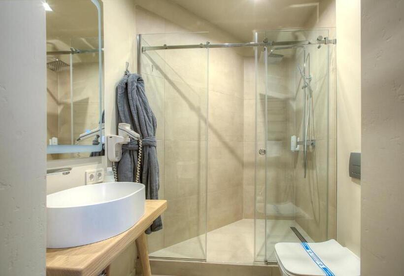 اتاق استاندارد سه نفره, Forest Hill Hotel & Spa