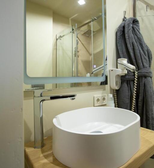 اتاق استاندارد سه نفره, Forest Hill Hotel & Spa