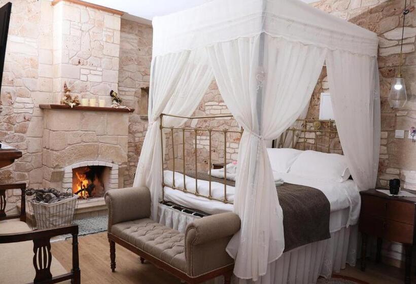 חדר דלוקס, Hanna Koumi Boutique