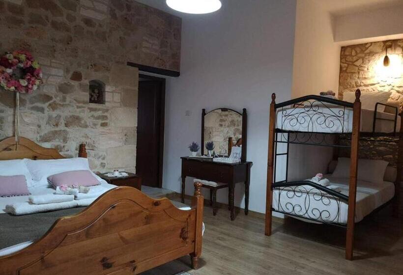 חדר לארבעה סטנדרטי עם מרפסת, Hanna Koumi Boutique