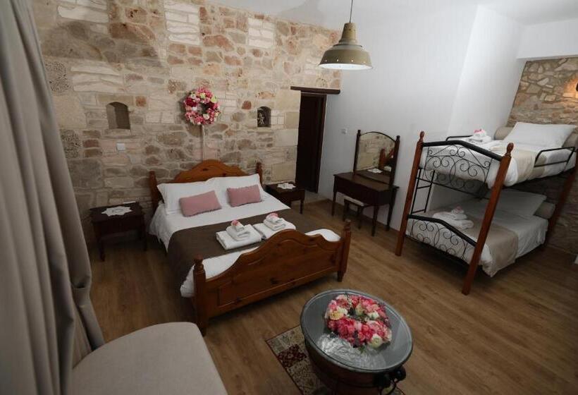 חדר לארבעה סטנדרטי עם מרפסת, Hanna Koumi Boutique