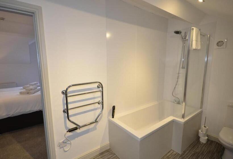 غرفة سوبيريور سرير كينج, The Chapel House