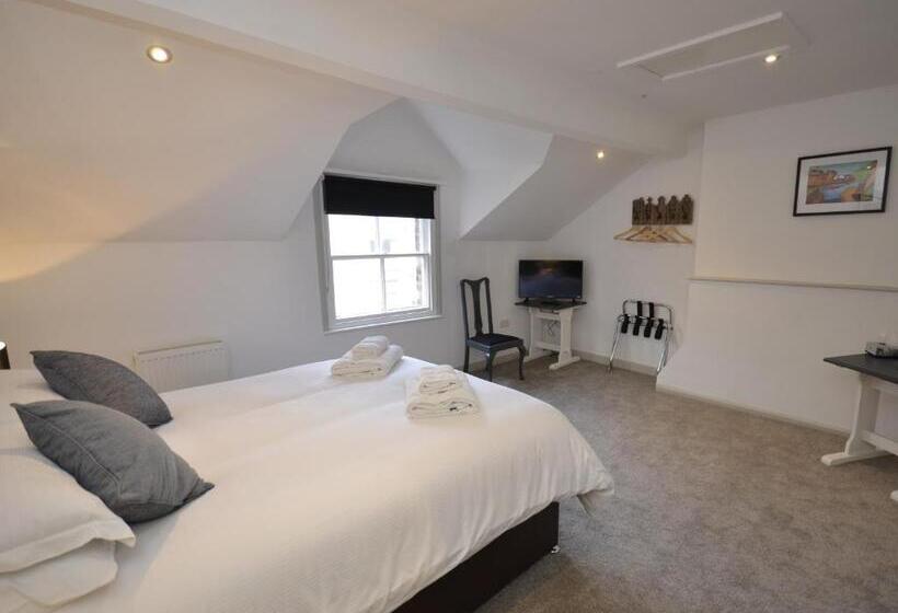 غرفة سوبيريور سرير كينج, The Chapel House