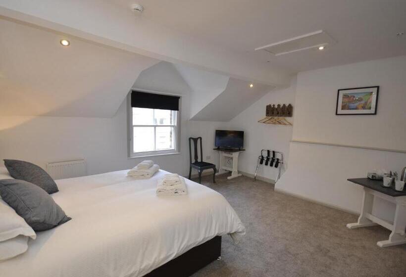 غرفة سوبيريور سرير كينج, The Chapel House