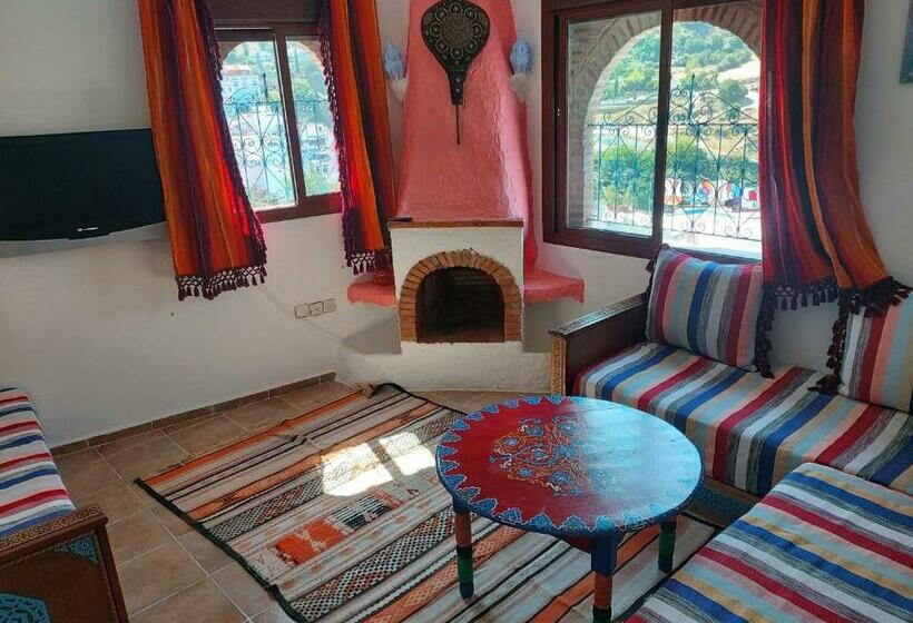 سوییت خانوادگی, Casa Blue Star