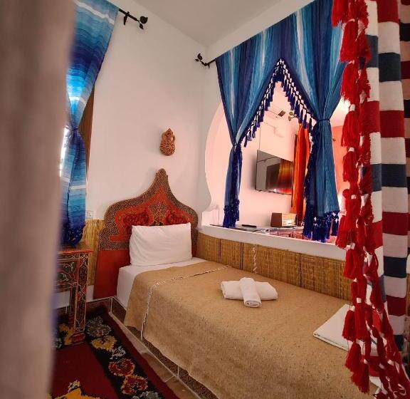 سوییت خانوادگی, Casa Blue Star