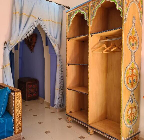 استودیوی استاندارد, Casa Blue Star
