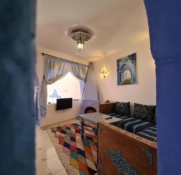 استودیوی استاندارد, Casa Blue Star