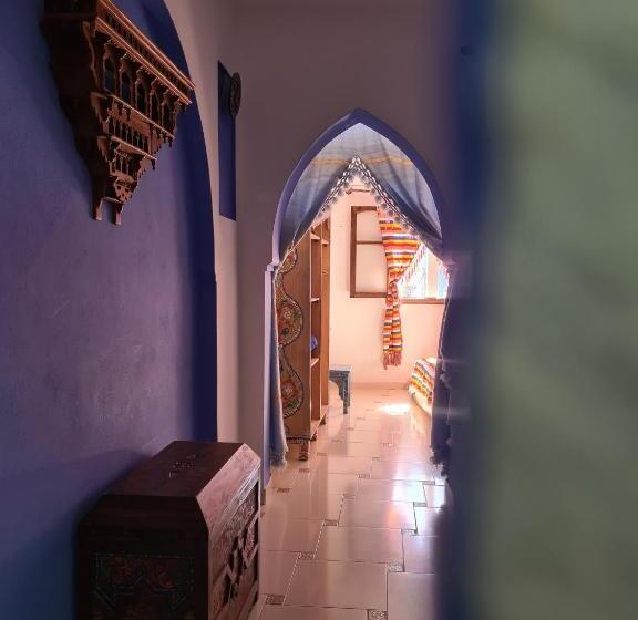 استودیوی استاندارد, Casa Blue Star