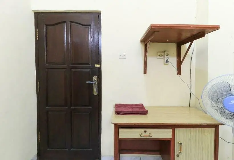 اتاق اکونومی, Erysa Juanda