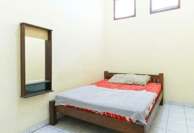 اتاق اکونومی, Erysa Juanda