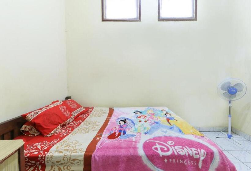 غرفة أساسية, Erysa Juanda