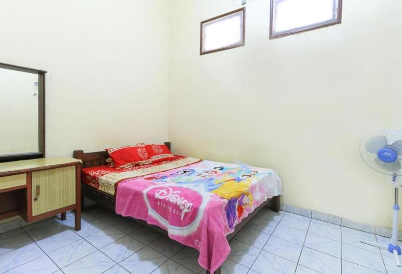 غرفة أساسية, Erysa Juanda