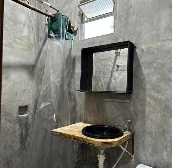 スタンダードトリプルルーム, Urumajó