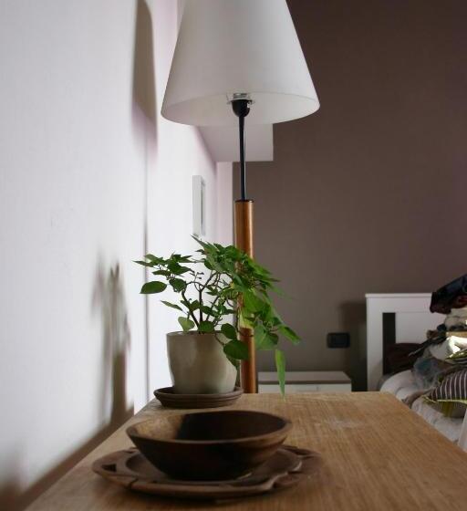 חדר משפחתי, In Corte Al Laghetto