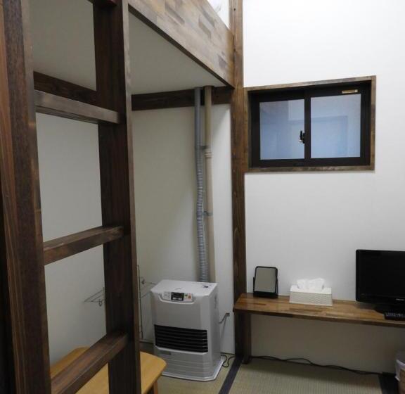 バスルーム共有のシングルスタンダード, Brocken Hutte