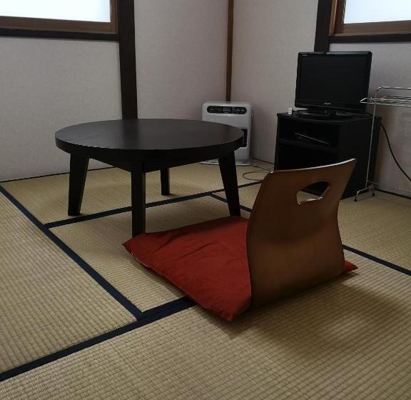 バスルーム共有のシングルスタンダード, Brocken Hutte
