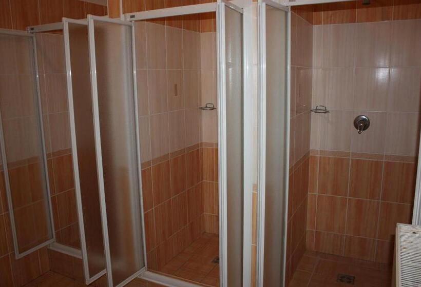 标准四人间共用浴室, Sporthotel Bk Pod Lipou