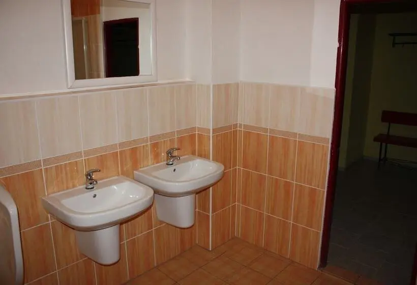 浴室共有スタンダード4人用ルーム, Sporthotel Bk Pod Lipou
