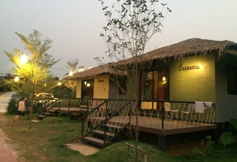 חדר סטנדרט נוף לנהר, The Raft Land