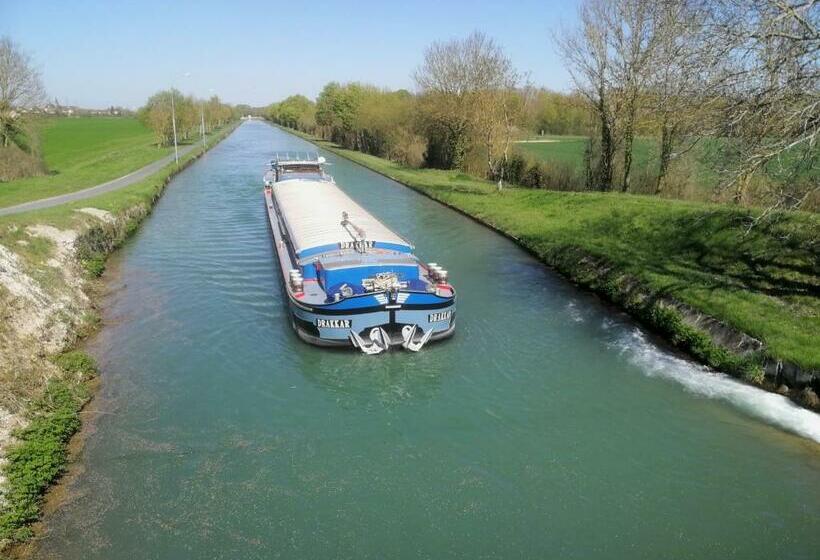 Номер Deluxe, Le Château De Courmelois