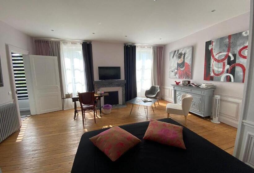 Номер Deluxe, Le Château De Courmelois