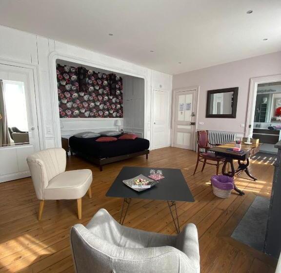 Номер Deluxe, Le Château De Courmelois