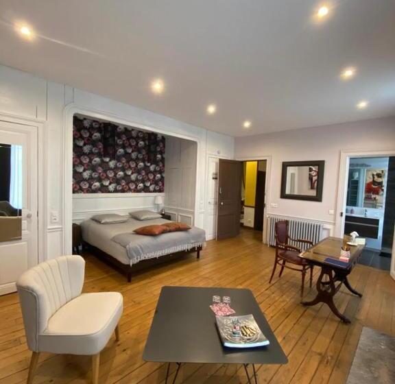 Номер Deluxe, Le Château De Courmelois