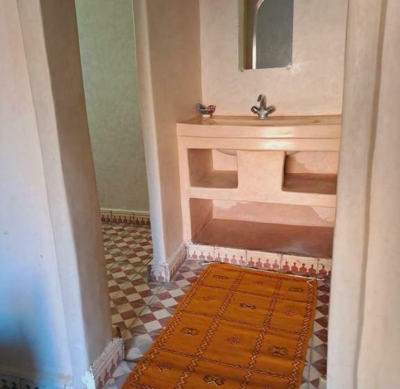 Номер Стандарт, Riad Assia Foum Zguid