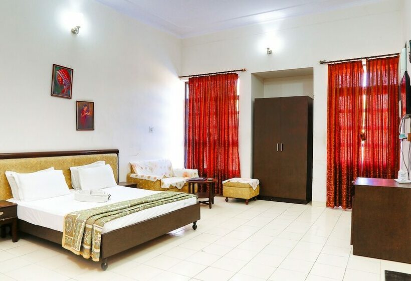 غرفة تنفيذية, Gulmohar Sariska Resort