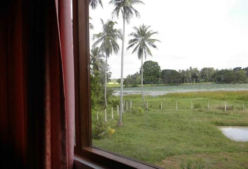 חדר סטנדרט לשלושה, Cocoworld Bungalow