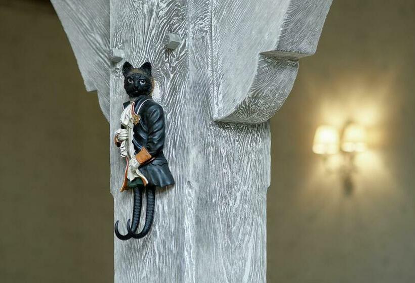 Номер Стандарт, Pałac Poledno