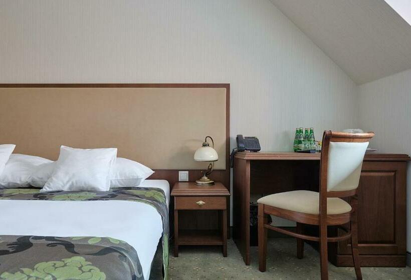 Номер Deluxe, Pałac Poledno