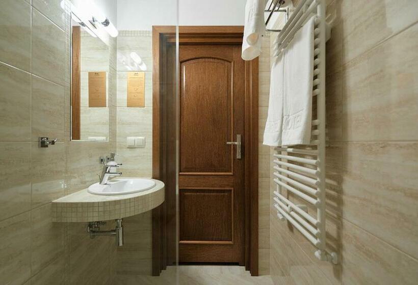 Номер Стандарт, Pałac Poledno